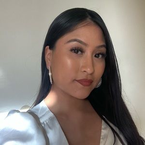 Meet your Posher, Alejandra